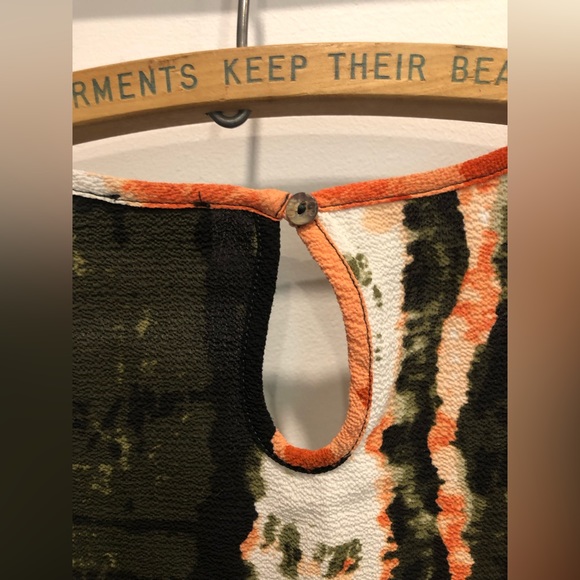 Sleeveless summer top - Picture 4 of 7